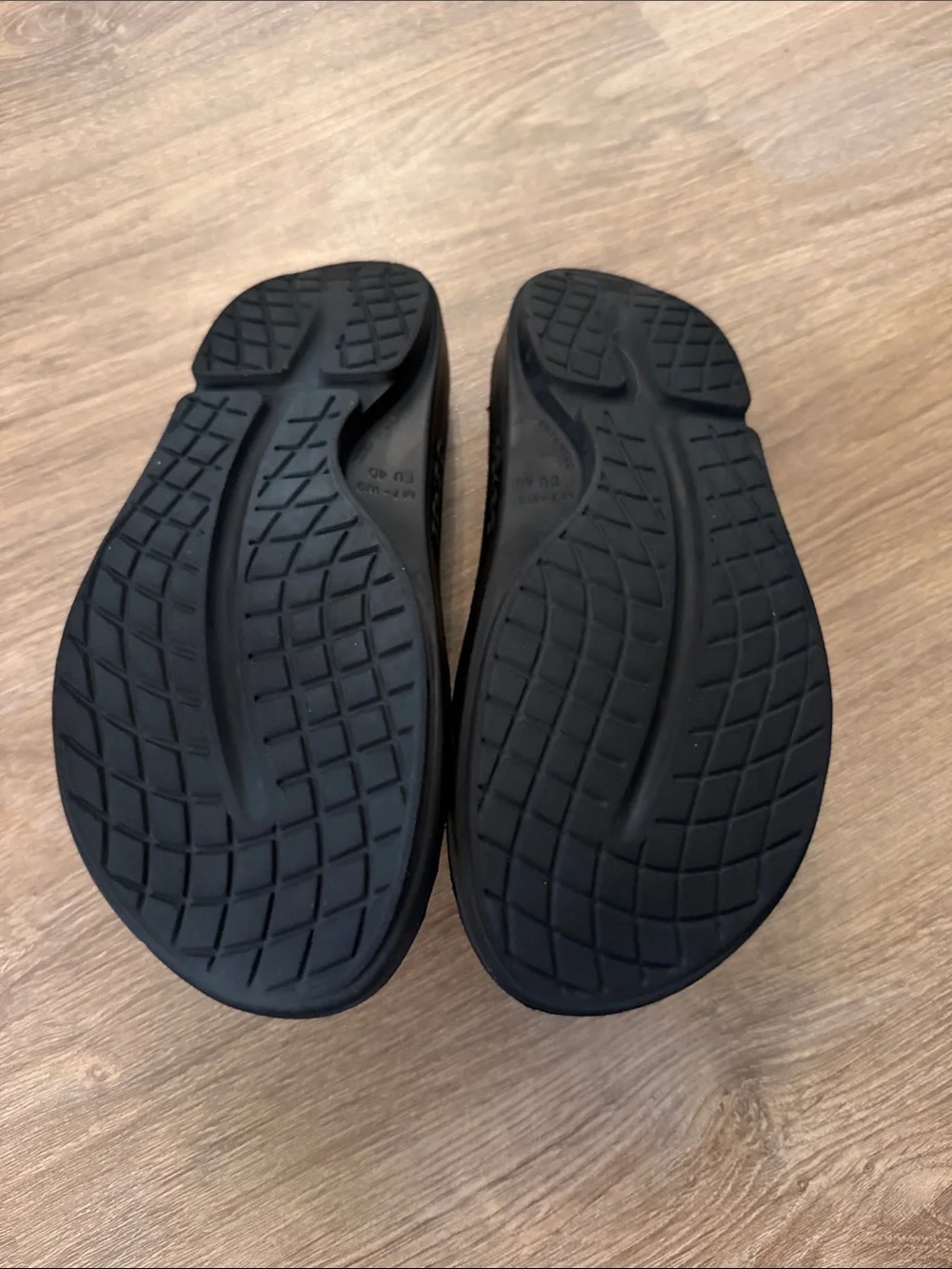 OOFOS | Black Slides | M7/W9/EU40